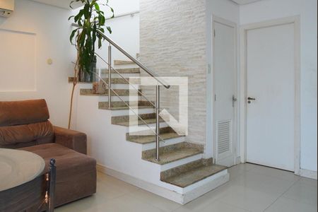 Escada - Segundo Andar de casa à venda com 3 quartos, 130m² em Jardim Sabará, Porto Alegre