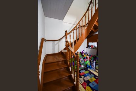 Escada de acesso ao segundo andar de casa para alugar com 4 quartos, 250m² em Engenho Novo, Rio de Janeiro