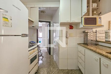 Cozinha de apartamento para alugar com 2 quartos, 70m² em Jardim Tres Marias, Guarujá