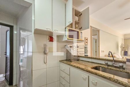 Cozinha de apartamento para alugar com 2 quartos, 70m² em Jardim Tres Marias, Guarujá