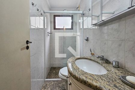 Banheiro 1 de apartamento para alugar com 2 quartos, 70m² em Jardim Tres Marias, Guarujá