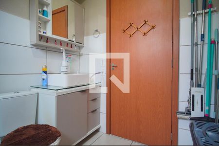 Banheiro de apartamento à venda com 2 quartos, 50m² em Canudos, Novo Hamburgo