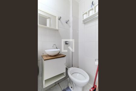 Banheiro de kitnet/studio para alugar com 1 quarto, 37m² em Vila Buarque, São Paulo