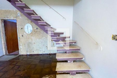 Escada de casa à venda com 5 quartos, 182m² em Sumaré, São Paulo