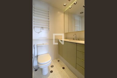 Banheiro de kitnet/studio para alugar com 1 quarto, 40m² em Vila Nova Conceição, São Paulo