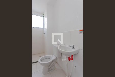 Banheiro de casa de condomínio à venda com 2 quartos, 44m² em Jardim São Savério, São Paulo