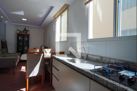 Cozinha de apartamento à venda com 2 quartos, 40m² em Rubem Berta, Porto Alegre