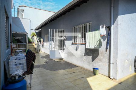 Quintal de casa à venda com 5 quartos, 220m² em Vila Santo Estefano, São Paulo