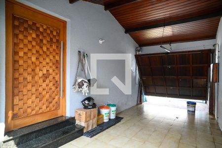 Garagem de casa à venda com 5 quartos, 220m² em Vila Santo Estefano, São Paulo