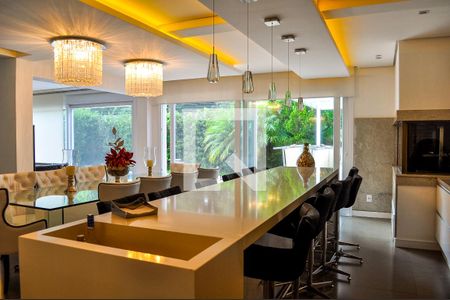 Cozinha de casa de condomínio à venda com 5 quartos, 458m² em Pedra Redonda, Porto Alegre