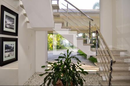 Escada de casa de condomínio à venda com 5 quartos, 458m² em Pedra Redonda, Porto Alegre