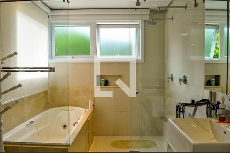 Banheiro/Suíte 4 de casa de condomínio à venda com 5 quartos, 458m² em Pedra Redonda, Porto Alegre