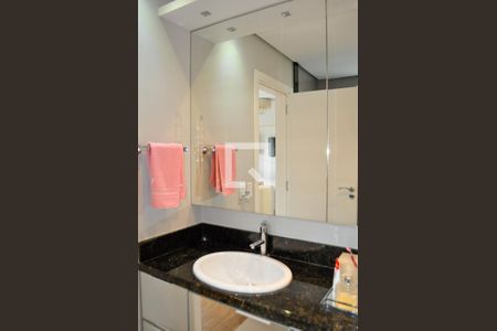 Banheiro/Suíte 1 de casa de condomínio à venda com 5 quartos, 458m² em Pedra Redonda, Porto Alegre