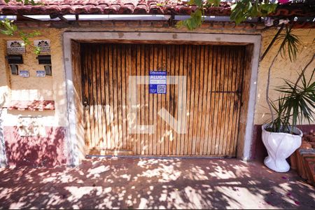Fachada + Plaquinha de casa para alugar com 2 quartos, 70m² em Jardim Novo Mundo, Goiânia