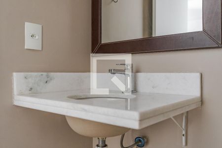 Banheiro de apartamento à venda com 1 quarto, 50m² em Jardim do Salso, Porto Alegre