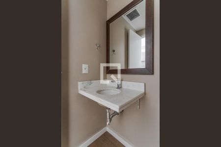 Banheiro de apartamento à venda com 1 quarto, 50m² em Jardim do Salso, Porto Alegre