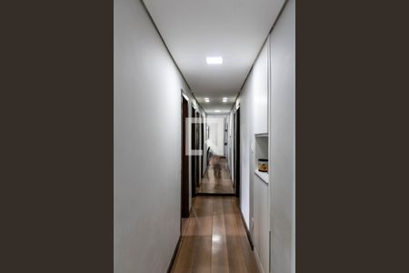 Corredor de apartamento para alugar com 3 quartos, 98m² em Madre Gertrudes, Belo Horizonte