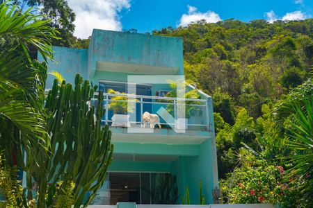 Fachada de casa à venda com 4 quartos, 140m² em Piratininga, Niterói