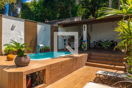 Piscina de casa à venda com 4 quartos, 140m² em Piratininga, Niterói