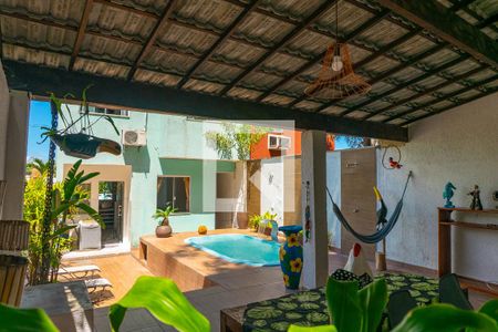 Piscina de casa à venda com 4 quartos, 140m² em Piratininga, Niterói