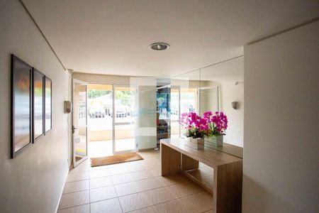 Hall de entrada de apartamento à venda com 3 quartos, 69m² em Taboão, Diadema