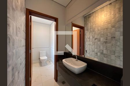 Lavabo de casa de condomínio para alugar com 4 quartos, 217m² em Valinhos, Valinhos