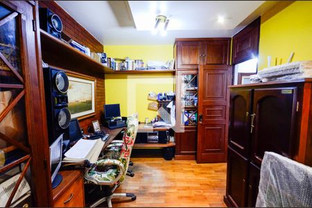 Quarto 1 de casa à venda com 8 quartos, 640m² em Grajaú, Rio de Janeiro
