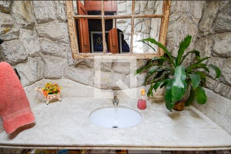 Lavabo 1 de casa à venda com 8 quartos, 640m² em Grajaú, Rio de Janeiro