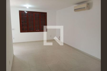 Casa à venda com 3 quartos, 243m² em Itaipu, Niterói