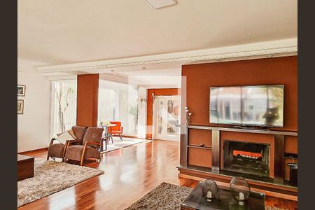 Casa à venda com 5 quartos, 510m² em Parque Colonial, São Paulo