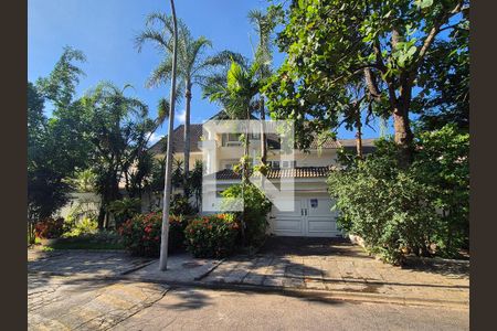 Fachada de casa à venda com 4 quartos, 536m² em Barra da Tijuca, Rio de Janeiro