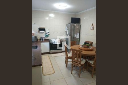 Casa à venda com 3 quartos, 300m² em Vila Antonina, São Paulo