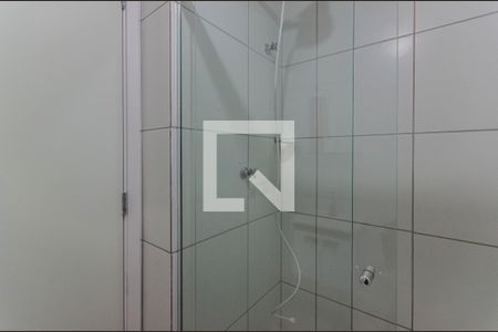 Banheiro de kitnet/studio para alugar com 1 quarto, 24m² em Liberdade, São Paulo