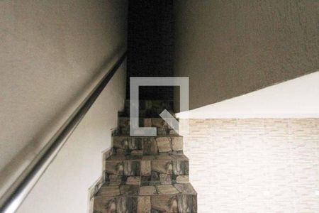 escada de casa para alugar com 3 quartos, 150m² em Jardim Santa Teresinha, São Paulo