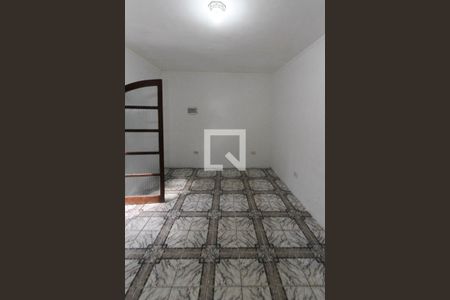 Quarto de casa para alugar com 3 quartos, 150m² em Jardim Santa Teresinha, São Paulo