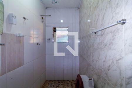 Banheiro de casa para alugar com 1 quarto, 60m² em São Rafael, São Paulo