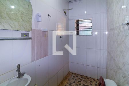 Banheiro de casa para alugar com 1 quarto, 60m² em São Rafael, São Paulo