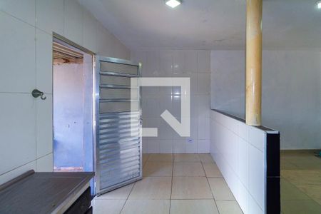 Cozinha de casa para alugar com 1 quarto, 60m² em São Rafael, São Paulo