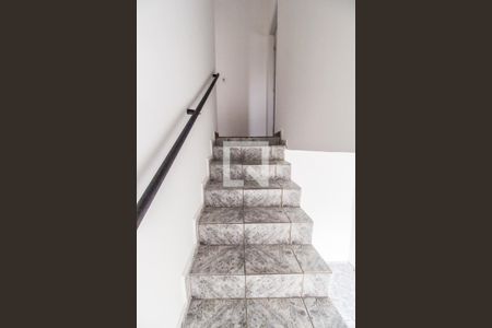 Escada de casa para alugar com 2 quartos, 100m² em Jardim Belval, Barueri