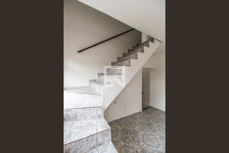 Escada de casa para alugar com 2 quartos, 100m² em Jardim Belval, Barueri