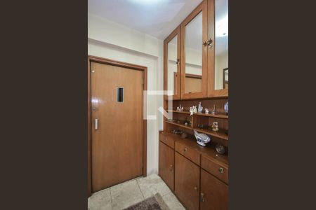 Hall Privativo de apartamento à venda com 3 quartos, 220m² em Real Parque, São Paulo