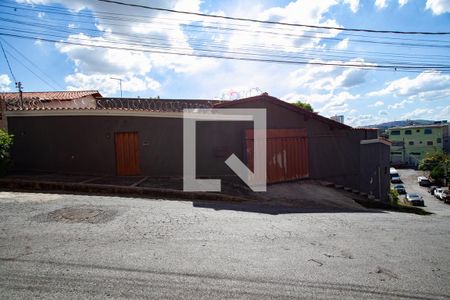 Fachada de casa à venda com 3 quartos, 360m² em Jardim Guanabara, Belo Horizonte
