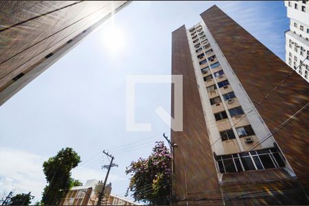 Fachada do bloco de apartamento à venda com 2 quartos, 55m² em Grajaú, Rio de Janeiro