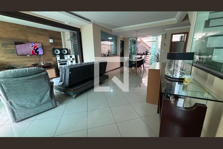 Sala de casa à venda com 3 quartos, 250m² em Ana Lúcia, Belo Horizonte
