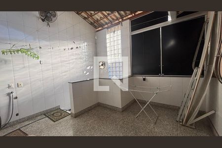 Área de Serviço de casa à venda com 3 quartos, 250m² em Ana Lúcia, Belo Horizonte