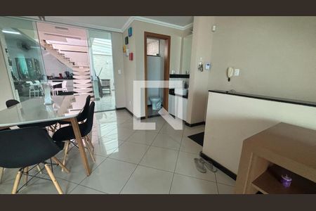 Sala de casa à venda com 3 quartos, 250m² em Ana Lúcia, Belo Horizonte