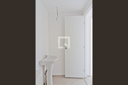 Banheiro de Serviço de apartamento à venda com 3 quartos, 66m² em Vila Cruz das Almas, São Paulo
