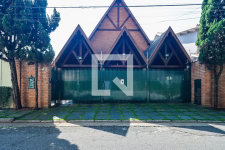 Fachada de casa à venda com 4 quartos, 500m² em Jardim Leonor, São Paulo