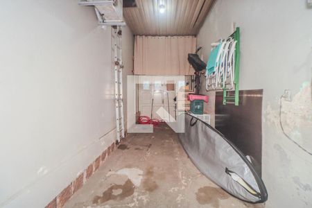 Garagem de casa à venda com 2 quartos, 242m² em Navegantes, Porto Alegre
