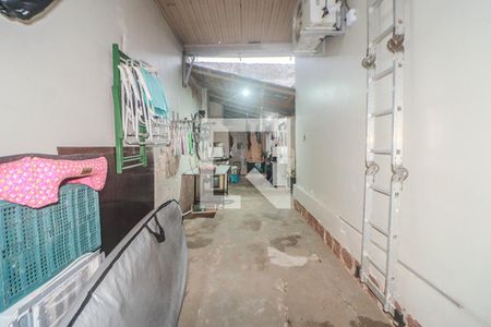 Garagem de casa à venda com 2 quartos, 242m² em Navegantes, Porto Alegre